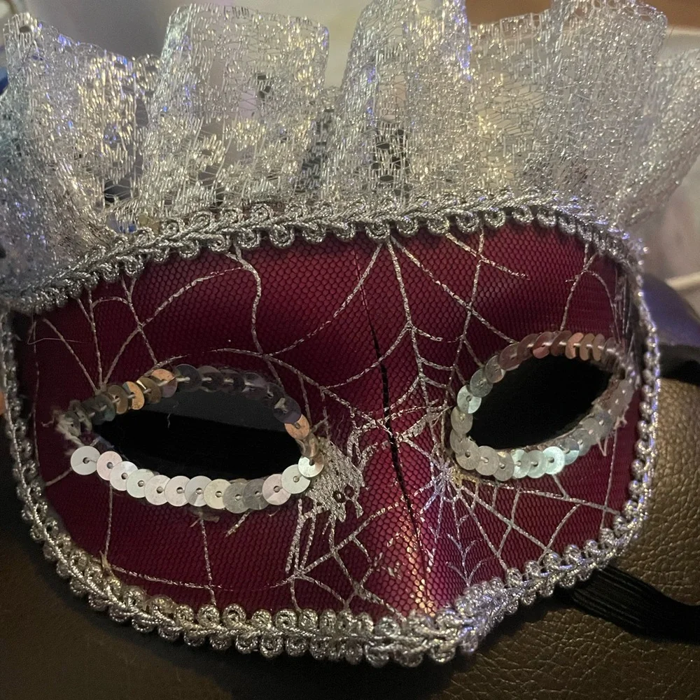 Purple & silver theatre mask masquerade, parties - Picture 4 of 6